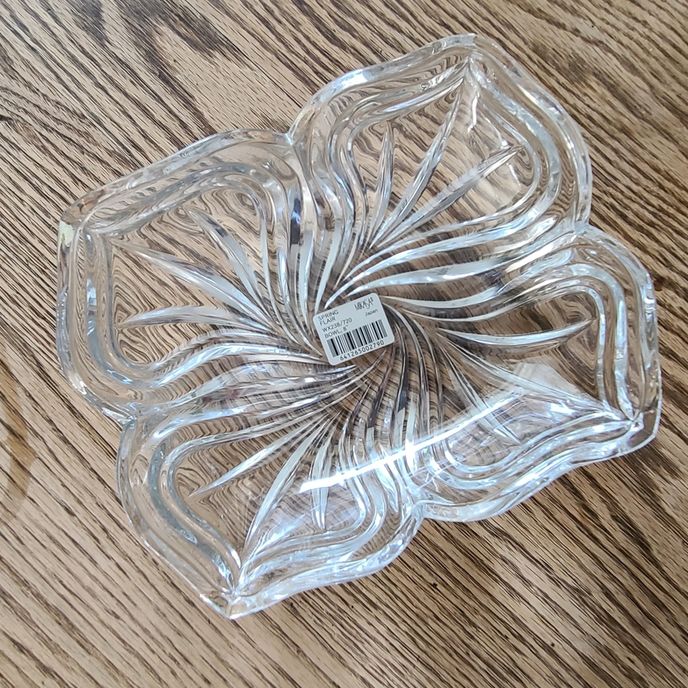 Mikasa Spring Flair 8" Rectangular Crystal Bowl w/box...never used